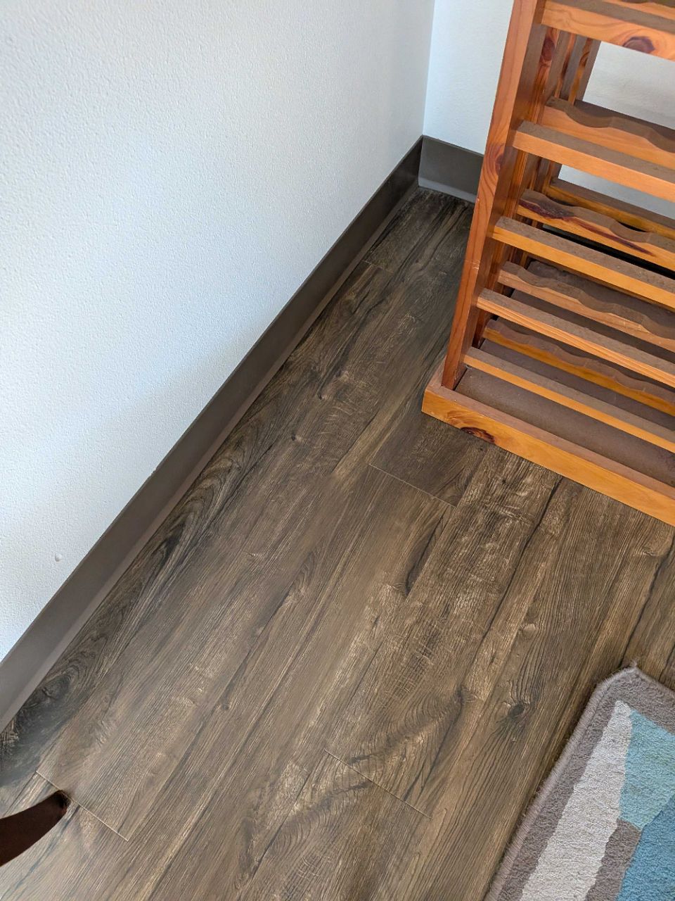 Floor edge cleanup before cleaning